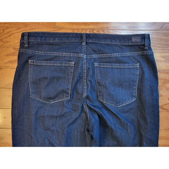 Lee Jeans Women’s Size 18M High Rise Relaxed Fit Straight Leg Instantly Slims - Picture 4 of 16